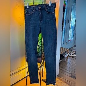 Shaping Women’s Skinny Jean